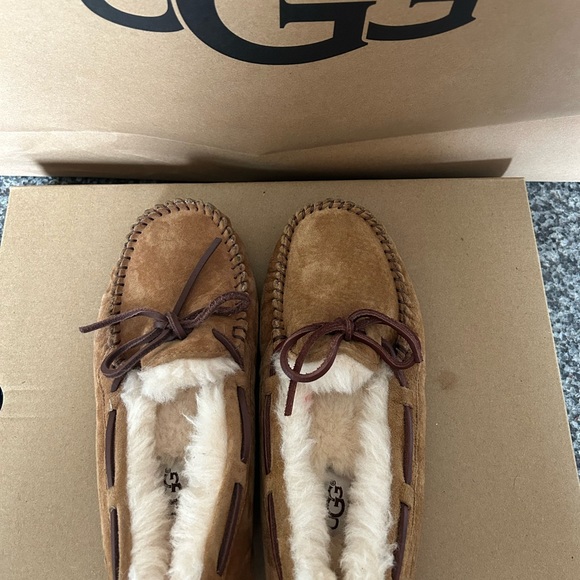 New women’s UGGs chestnut loafers size 5 - Picture 3 of 5